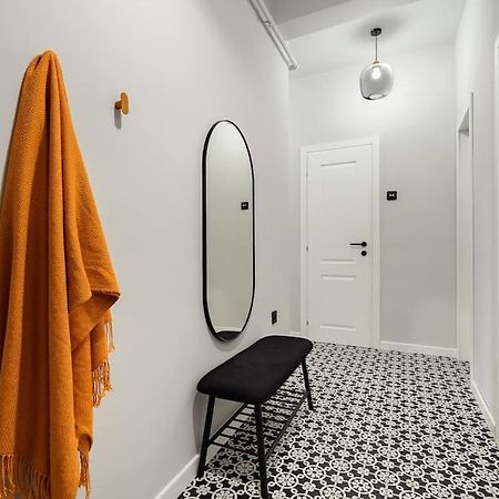 Old City Apartment - Self Check-In Бухарест Экстерьер фото